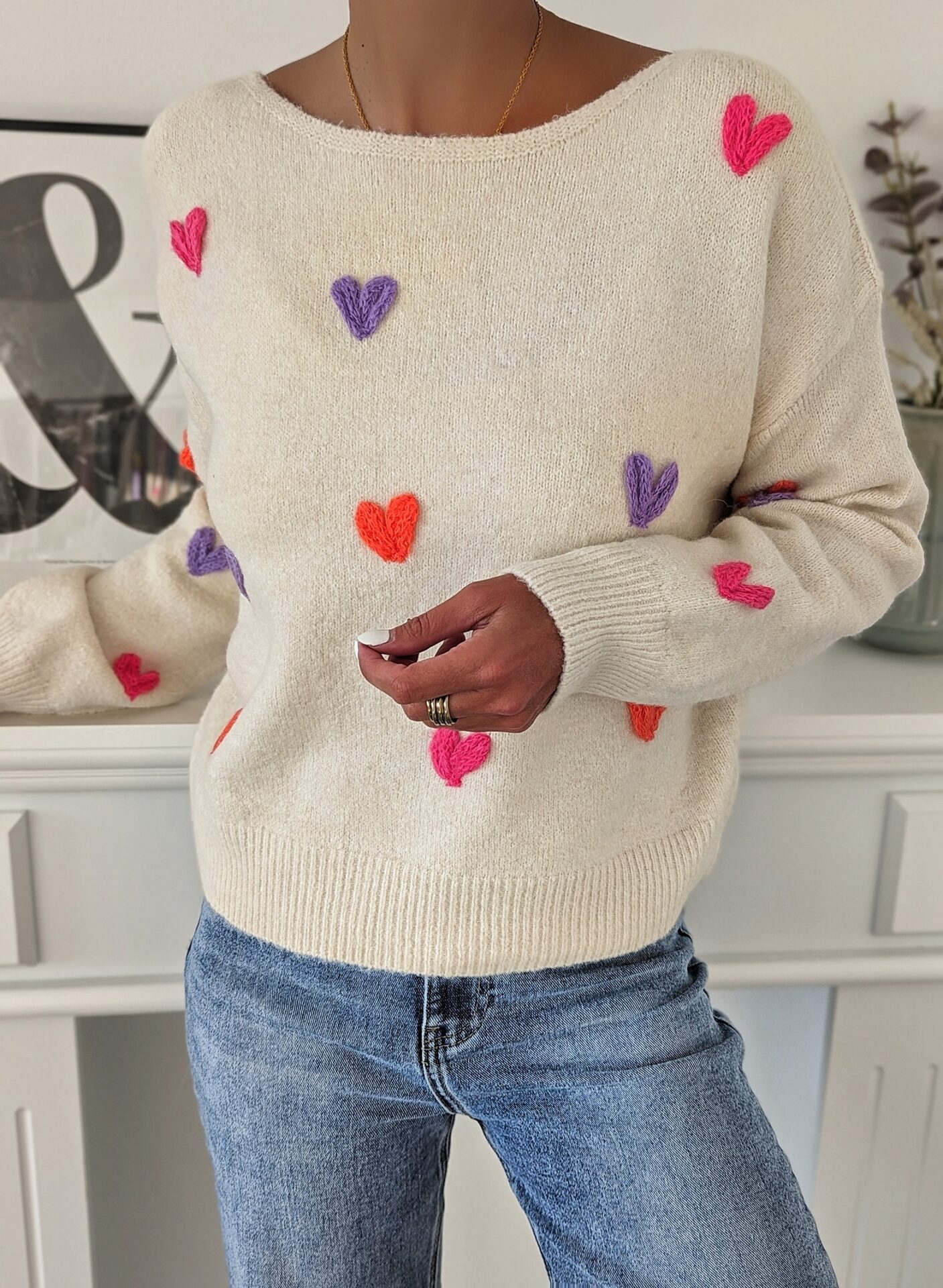 Strickpullover mit Rundhals FLOCKED HEART – creme