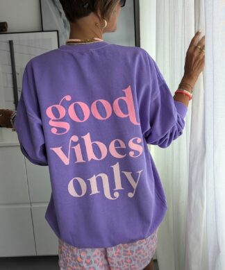 lässiger SWEATER GOOD VIBES ONLY – versch. Farben