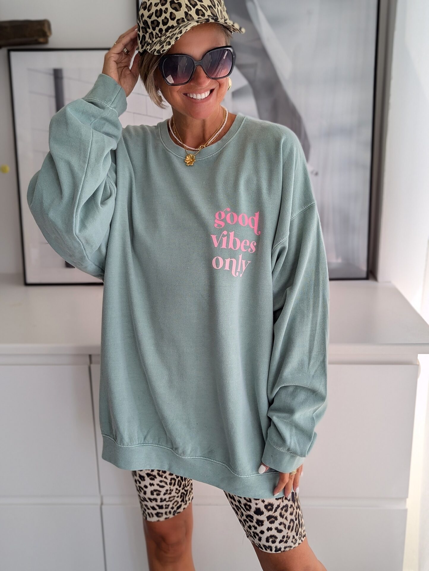 lässiger SWEATER GOOD VIBES ONLY – versch. Farben