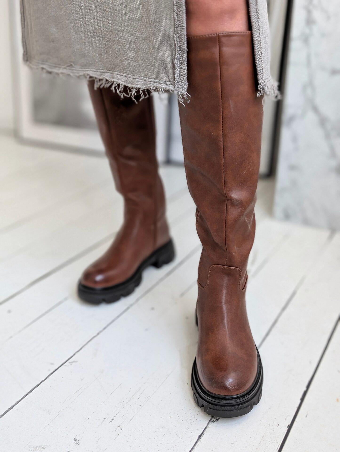 Kniehohe Stiefel CAPRICE – cognac